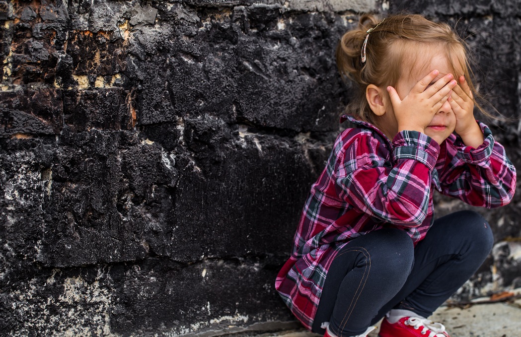 Es importante hacerle saber al niño que se encuentra protegido por mamá y papá. (cortesía)