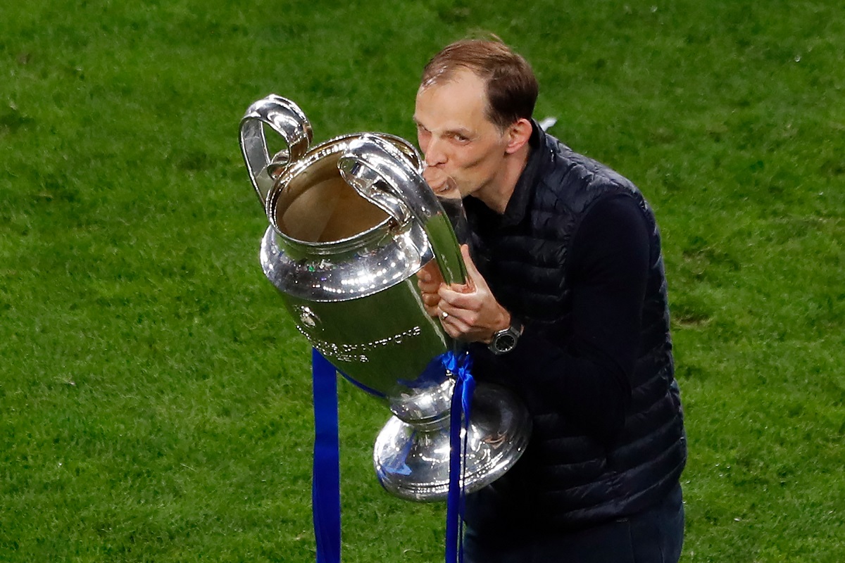 Thomas Tuchel con el trofeo de la Champions League (AFP)