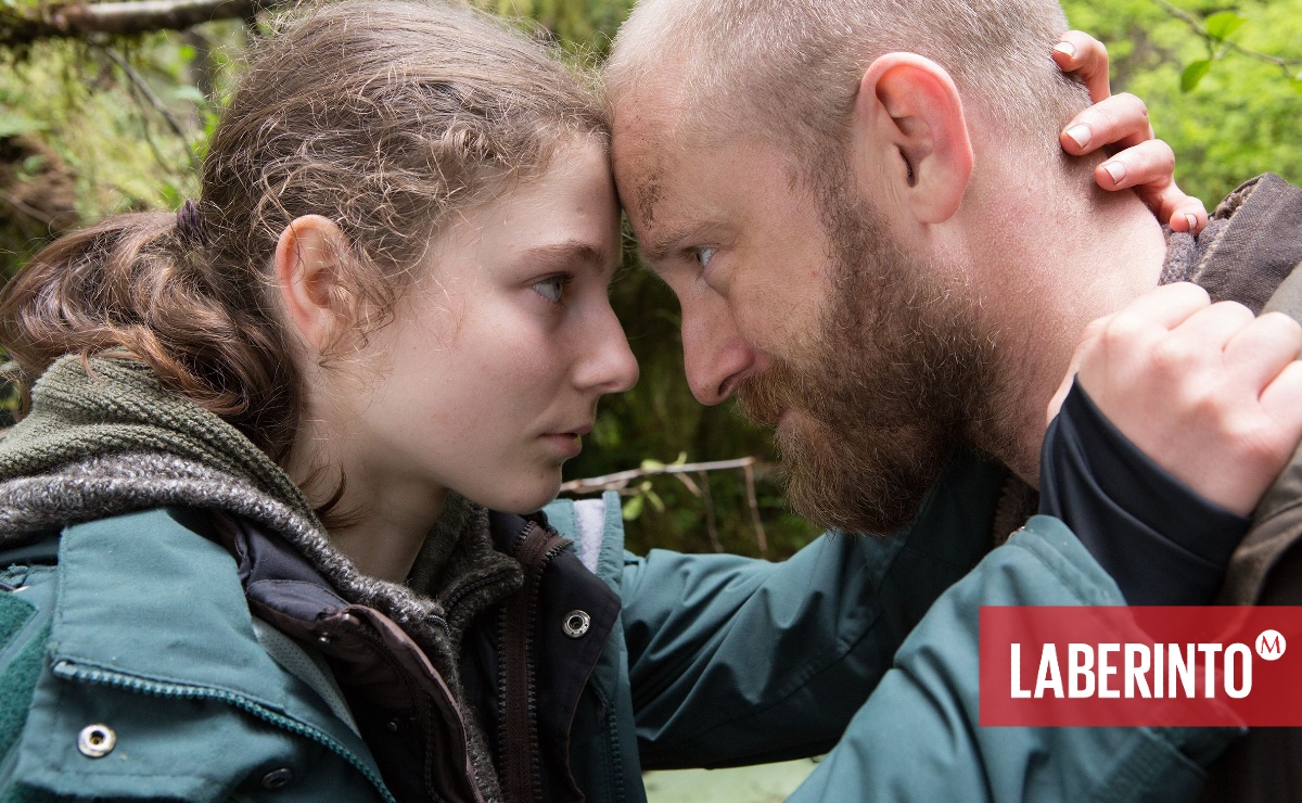 Thomasin McKenzie y Ben Foster en 'Sin rastro'. (Bron Studios)