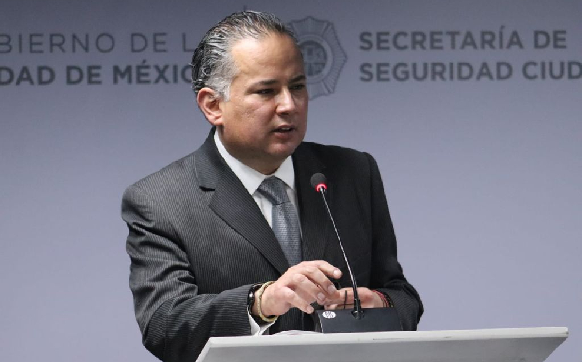El titular de la Unidad de Inteligencia Financiera, Santiago Nieto, en la conferencia. (Cortesía)