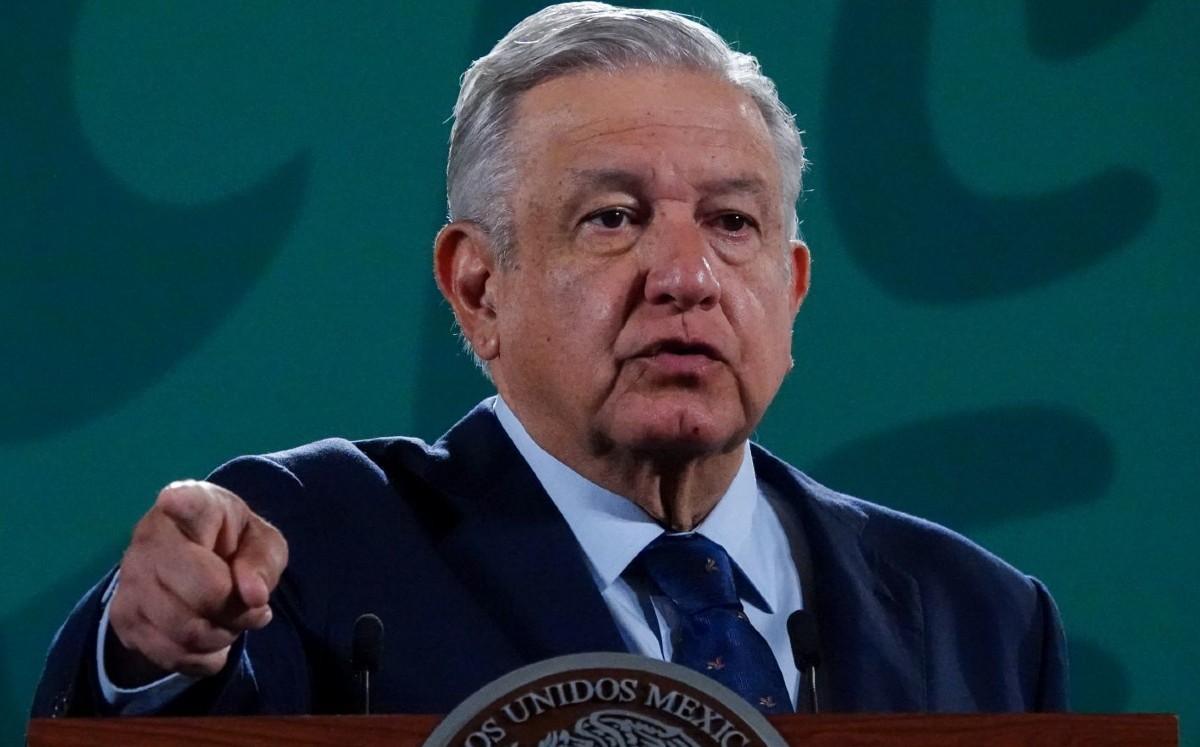 AMLO emite voto cerca de Palacio Nacional. (Cuarto Oscuro)