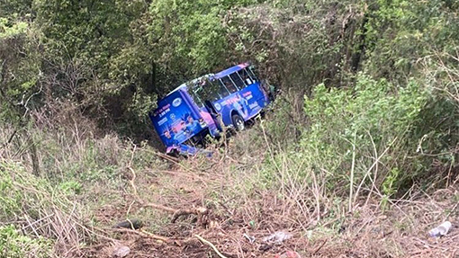 Autobús cae a barranca en Cuajimalpa