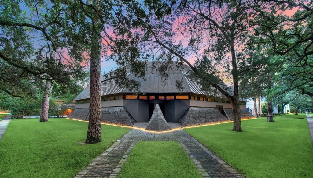 La casa de Darth Vader podría ser tuya por menos que un viaje al espacio | Especial