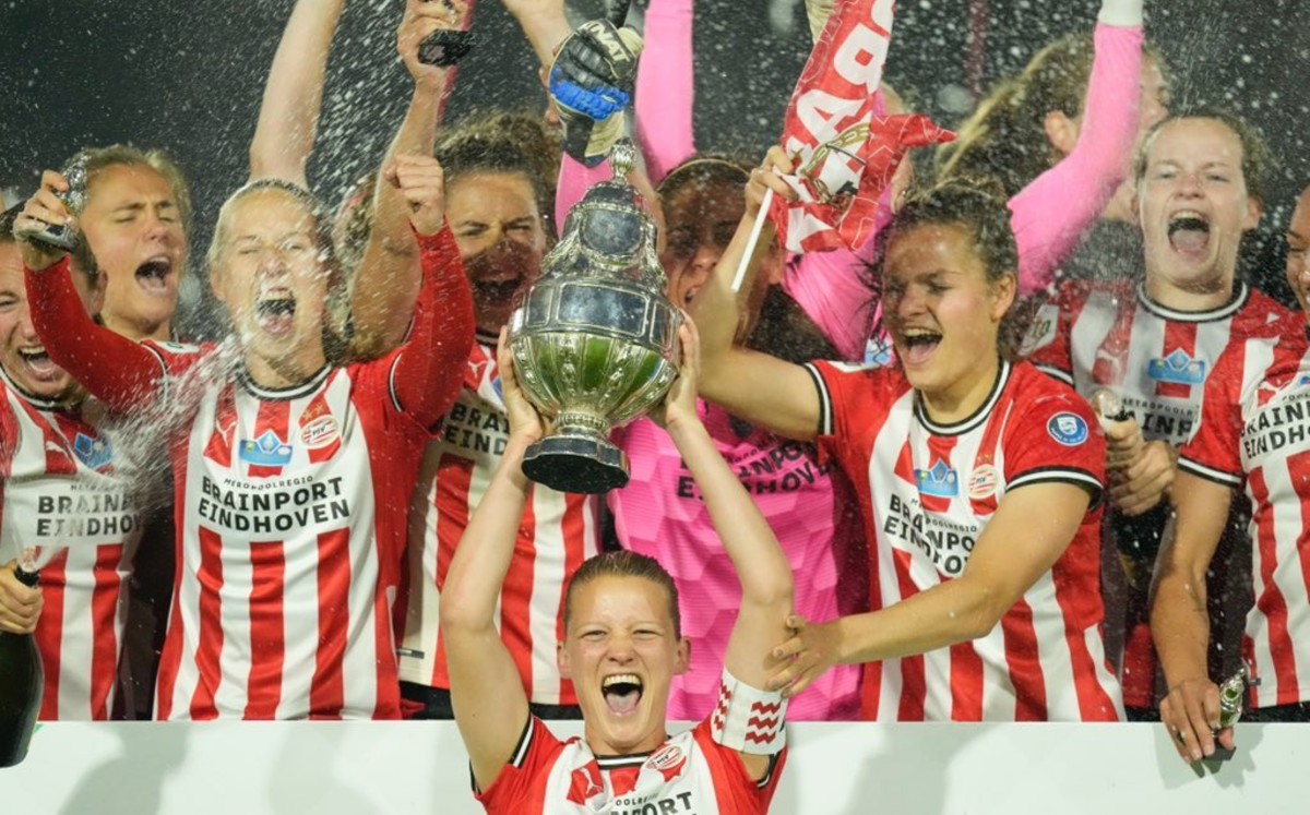 Ceci Santiago y PSV Femenil se coronan en la Copa de Holanda (Twitter: @PSVespanol)
