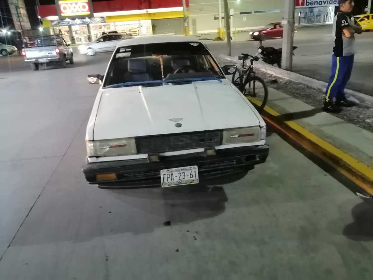 El conductor al acercarse a las bombas despachadoras, atropelló a un peatón que pasaba por el lugar.  | Especial