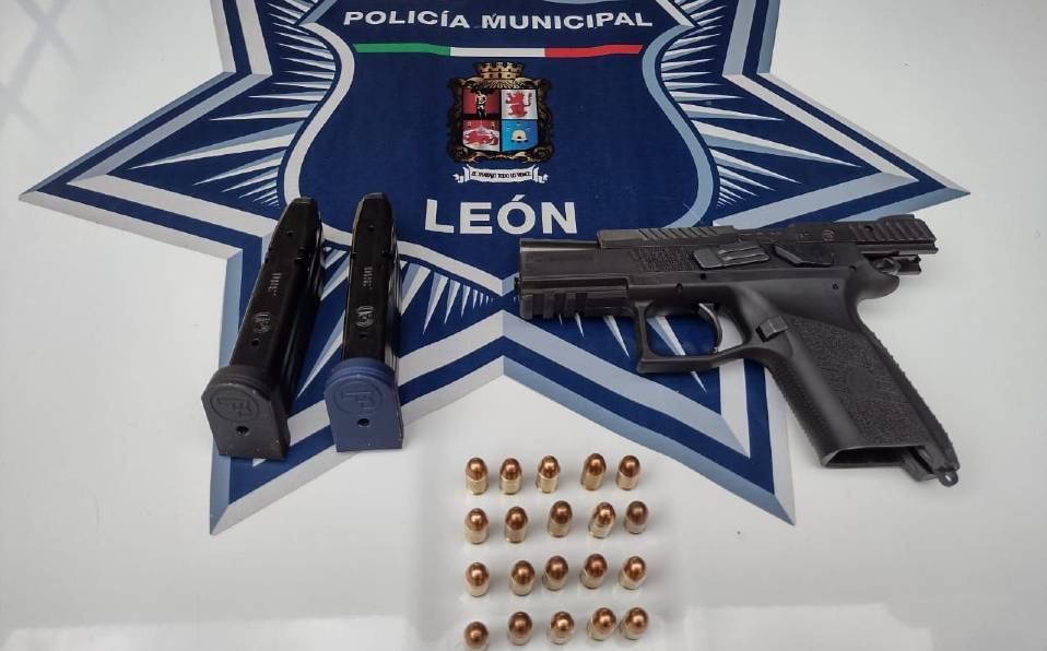 Detienen en León a hombre armado en Conjunto Habitacional Valtierra