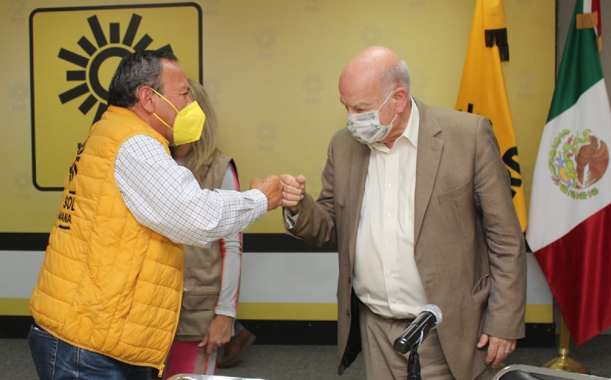 El líder perredista se reunió con los observadores electorales previo a la jornada de mañana. (Especial)