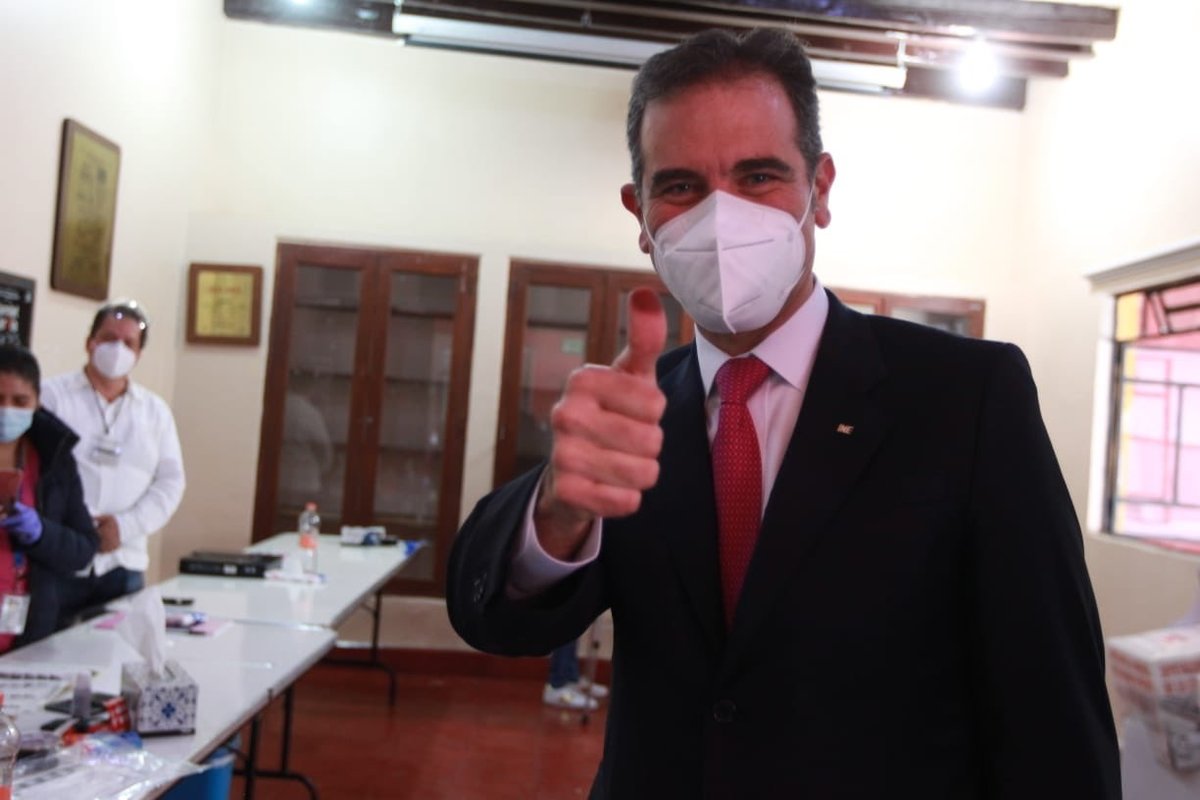 Lorenzo Córdova acudió a votar la tarde de este domingo