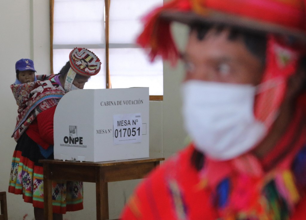 Perú. Ciudadanos acuden a votar en segunda vuelta electoral 2021