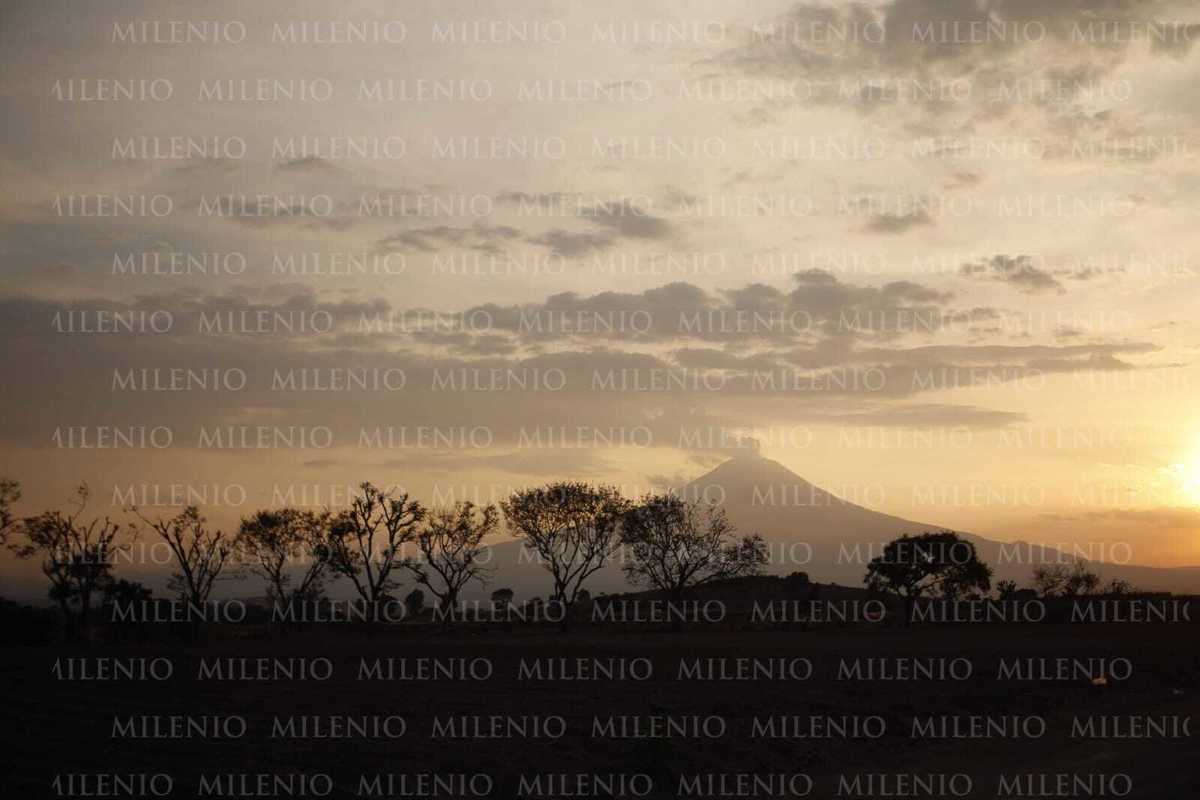 Vista del Popocatépetl desde San Gregorio Atzompa, Puebla. (Andrés Lobato)