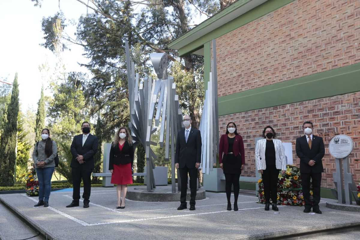 La comunidad universitaria está convencida de que la libertad de expresión converge con la garantía del libre pensamiento, dijo.