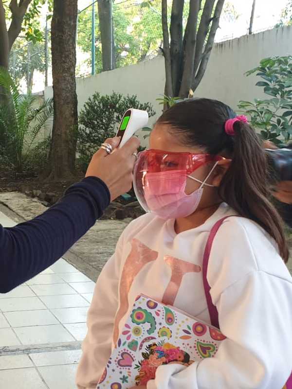 Emoción, útiles nuevos ¡y sin uniforme!, así fue el regreso a clases presenciales en CdMx