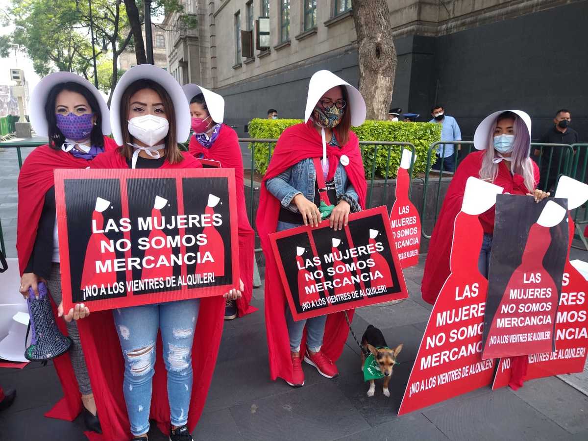 Feministas protestan frente a la SCJN en contra de la legalización de los vientres de alquiler | César Velázquez