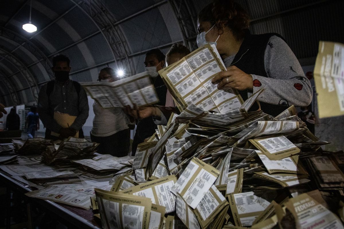 Morena en conservó 21 diputaciones locales, 6 escaños federales y 13 municipios en Tabasco. (Especial)