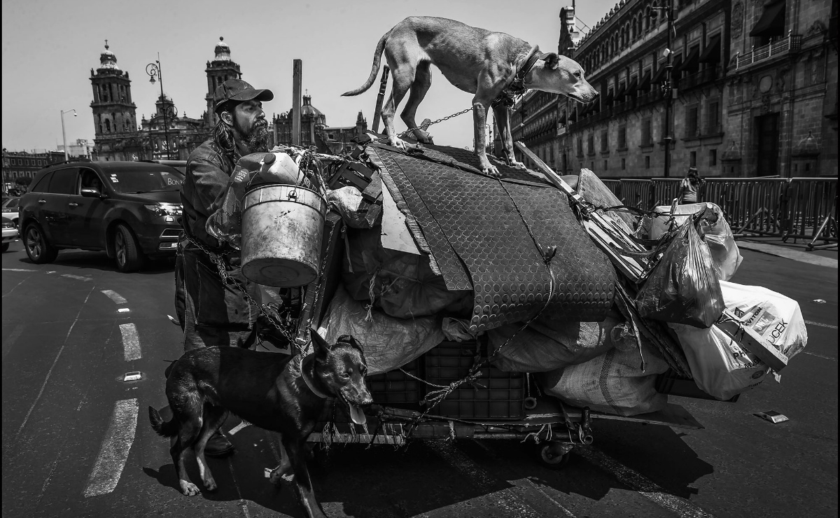 El artista presenta 40 imágenes en el Centro Fotográfico Manuel Álvarez Bravo de Oaxaca. (Foto: Juan Carlos Reyes García)