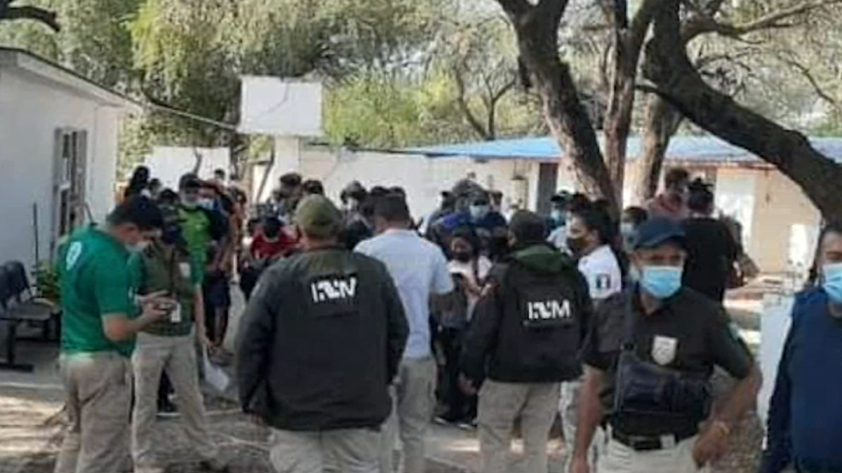 Hidalgo. Rescatan a 104 migrantes  abandonados en remolque