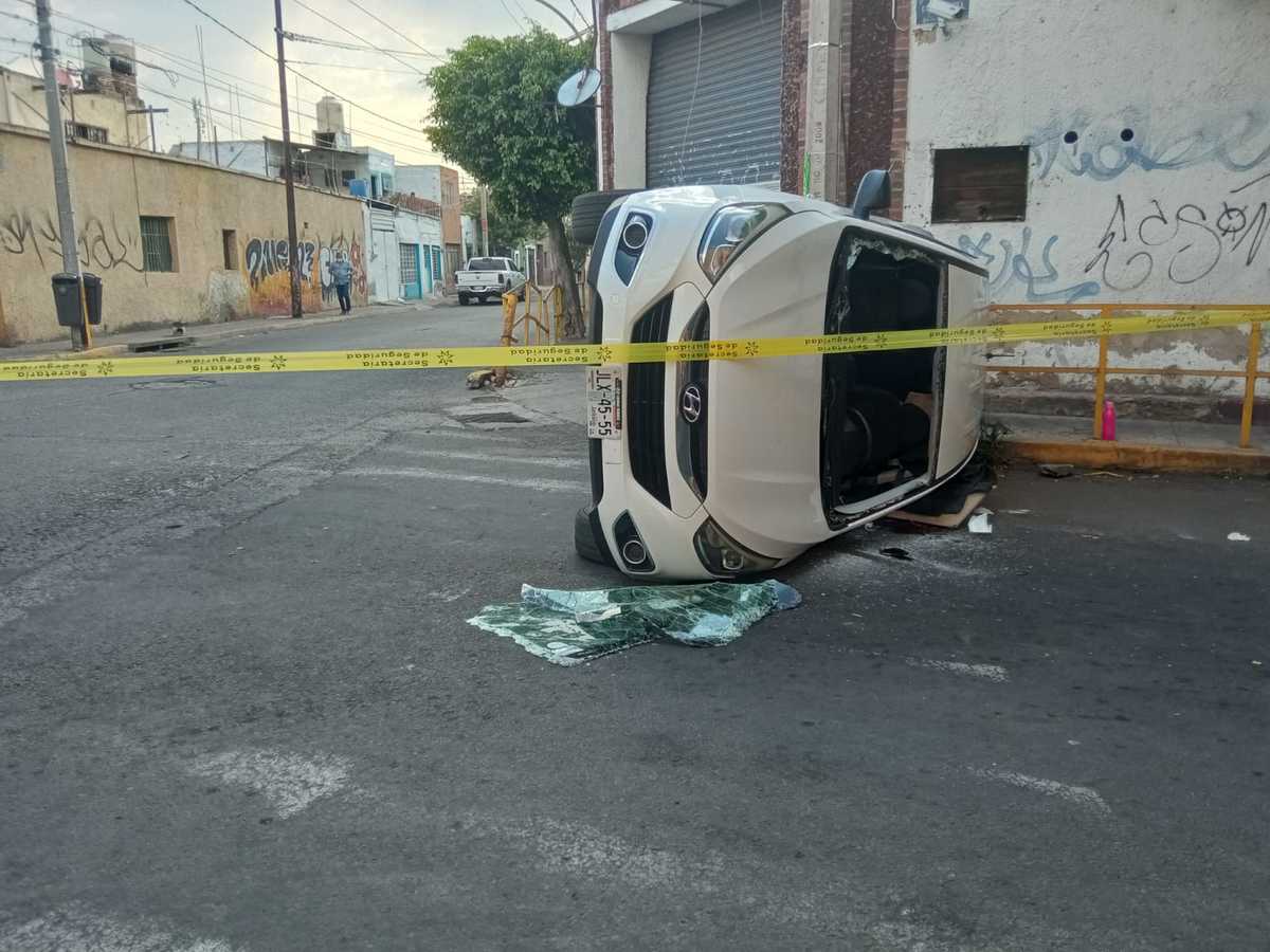 Mujer queda prensada tras accidente en San Juan de Dios (María Ramírez)