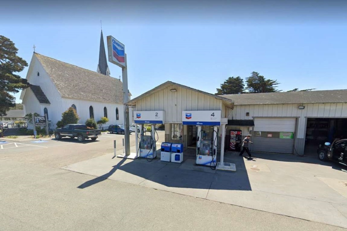 Schlafer's Auto Body & Repair en Mendocino, California, tiene la gasolina más cara del país, según GasBuddy. (Google Maps)