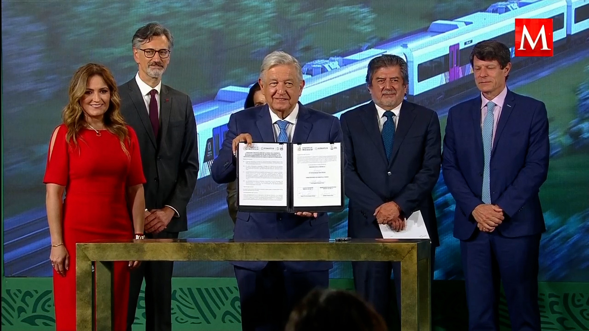 AMLO firma contrato con empresas que fabricarán vagones de Tren Maya