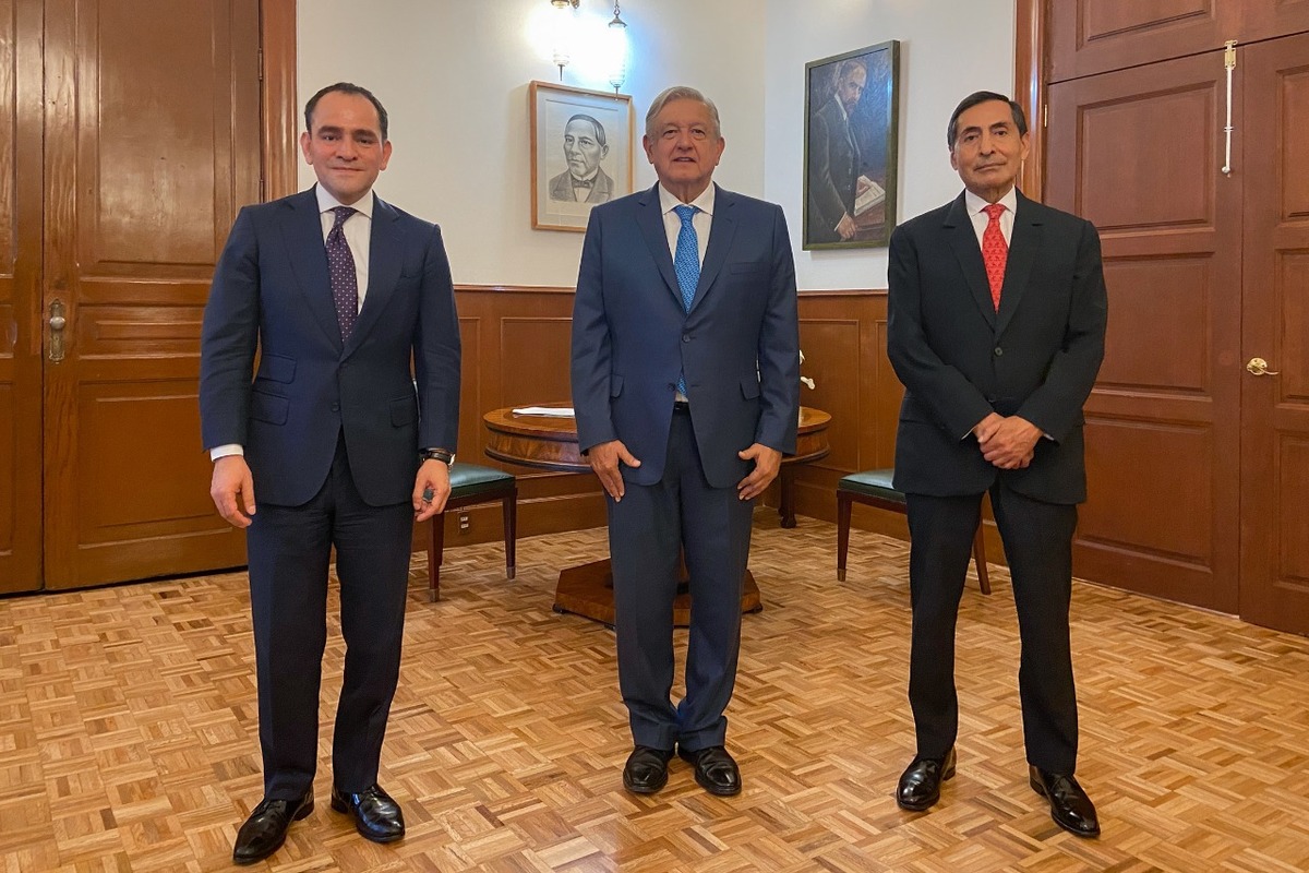 Arturo Herrera y Rogelio Ramírez de la O junto al presidente Andrés Manuel López Obrador. (Twitter)