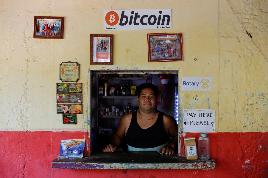 El uso del bitcoin como moneda de curso legal en El Salvador entrará en vigor en tres meses. (Reuters)