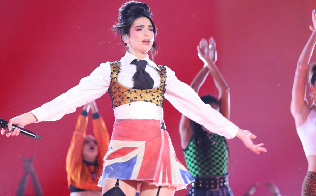 Dua Lipa durante los Premios BRIT 2021 (Reuters).