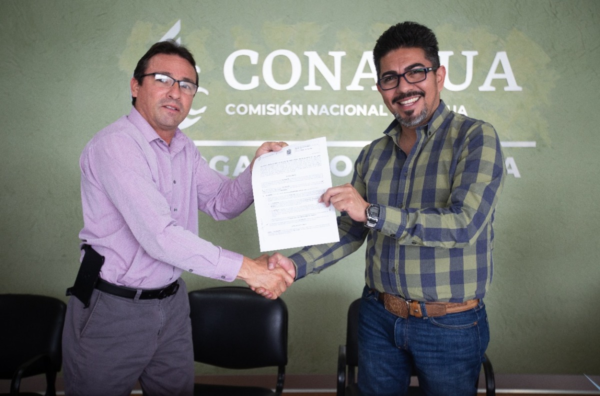 Gerardo Garza González, director de Agua y Drenaje, junto a Luis Carlos Alatorre, titular del Organismo Cuenca Río Bravo.