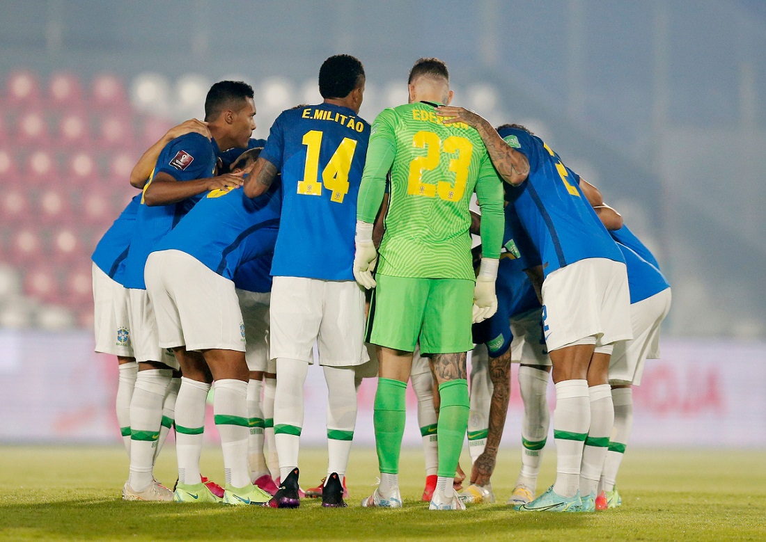 Jugadores de Brasil durante un partido de eliminatorias mundialistas (Reuters)