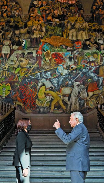 El Presidente mostró los murales de Palacio Nacional a la demócrata. Especial