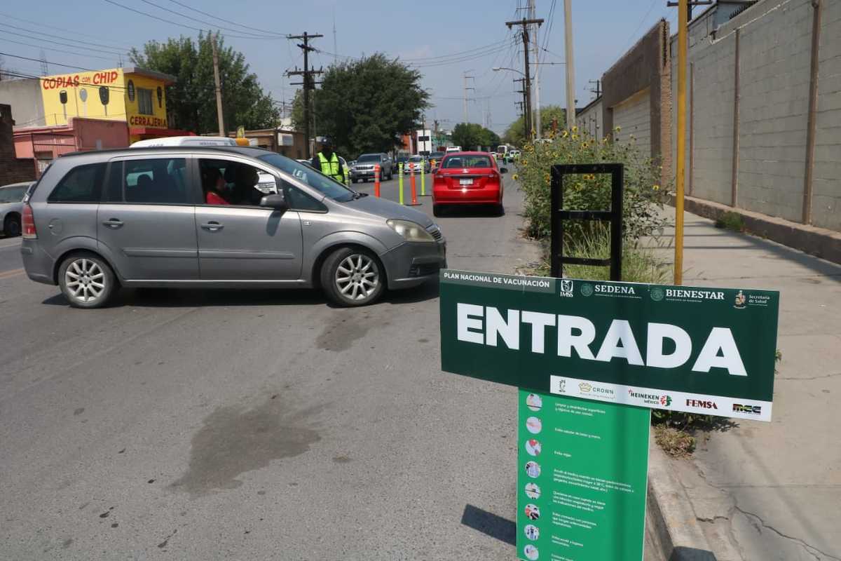 Se abre centro de vacunación de Heineken a población de Monterrey. Foto: Leonel Rocha