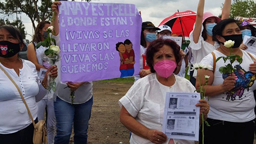Bloquean Avenida Central para exigir la aparición de madre e hija