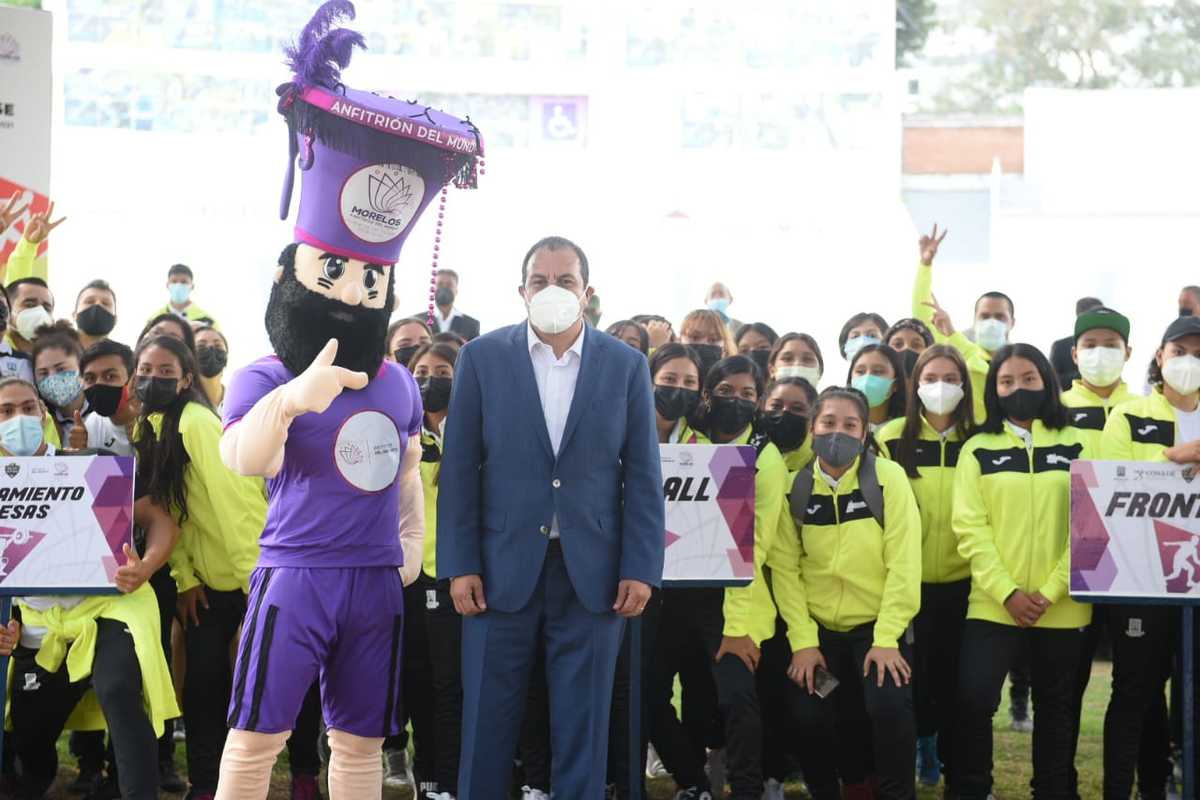 Gobernador Cuauhtémoc Blanco durante el abanderamiento de los deportistas que participaran en los Juegos Nacionales de Morelos . (Milenio Digital)
