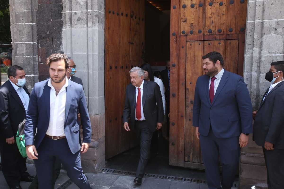 El presidente López Obrador abandona el Museo Kaluz tras reunión con empresarios. (Juan Carlos Bautista)