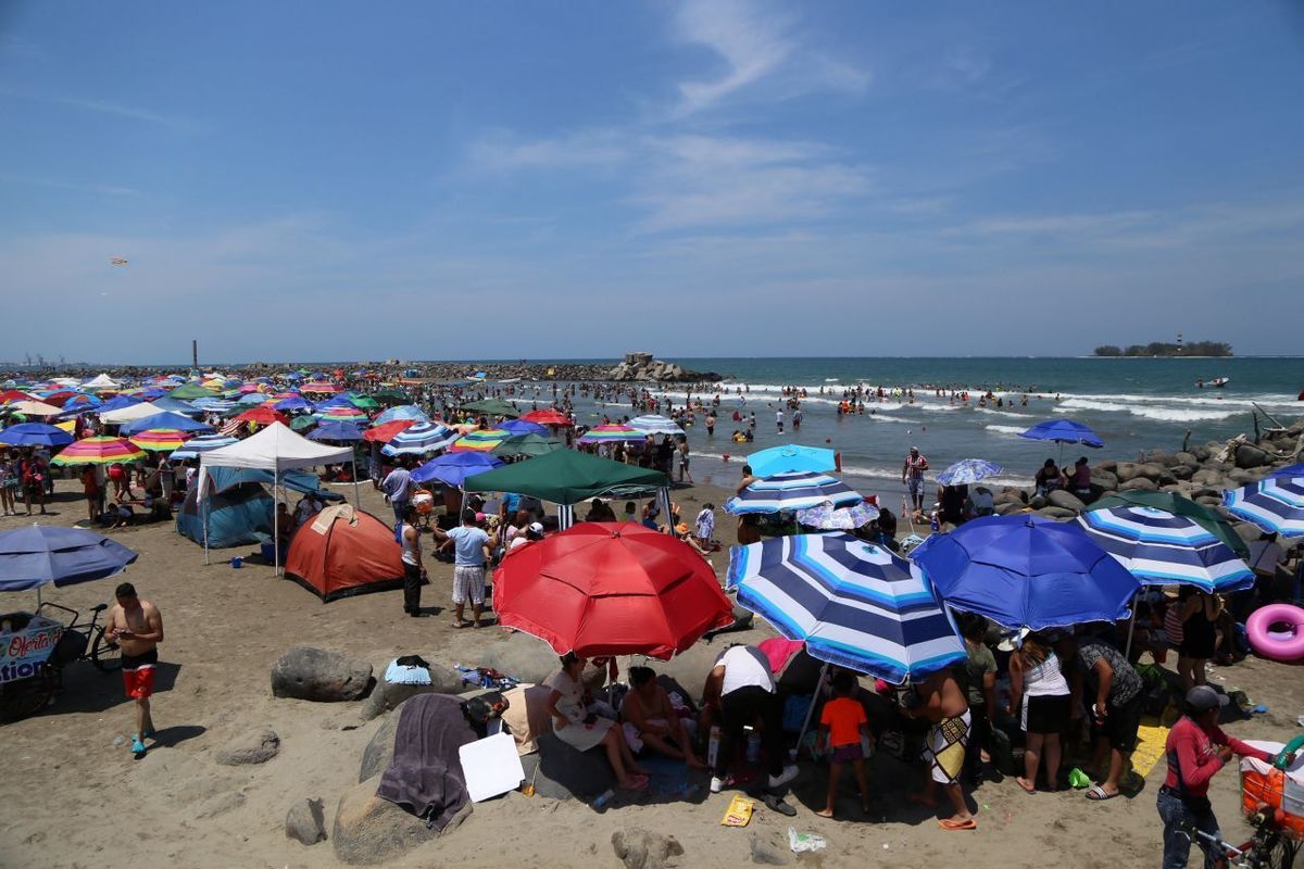Las autoridades pidieron mantener las medidas de sanidad durante las vacaciones de verano. (Cuartoscuro)