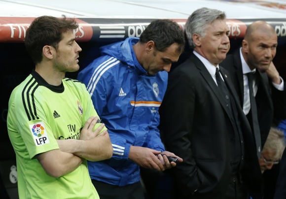 Iker Casillas y Carlo Ancelotti (Reuters)