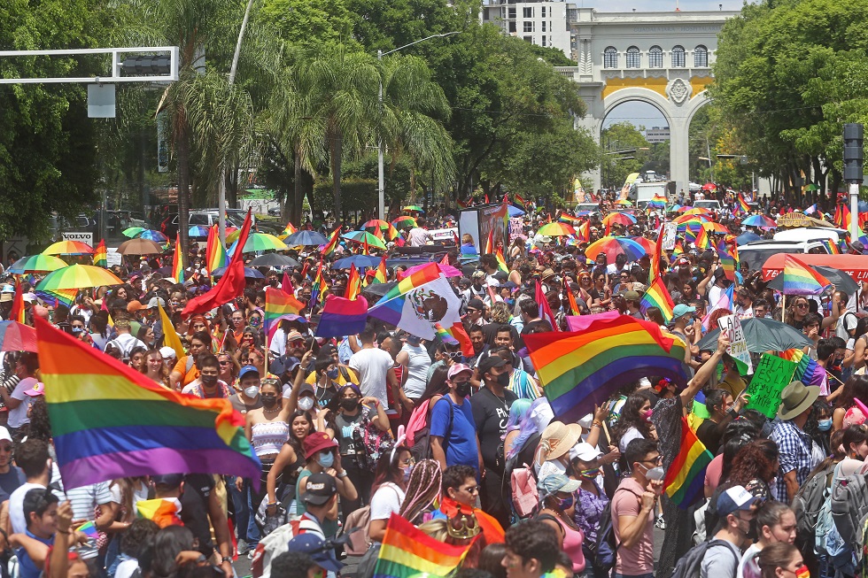 Familiares de desaparecidos encabezan la marcha por el orgullo (Fernando Carranza)