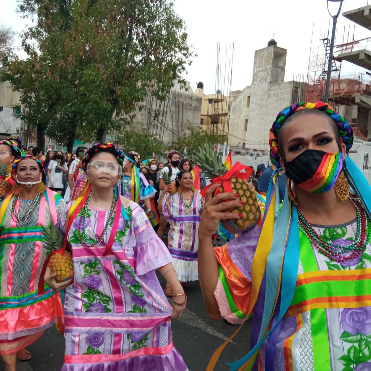 Presentaron bailes típicos de Oaxaca durante la marcha por el orgullo (María Ramírez)