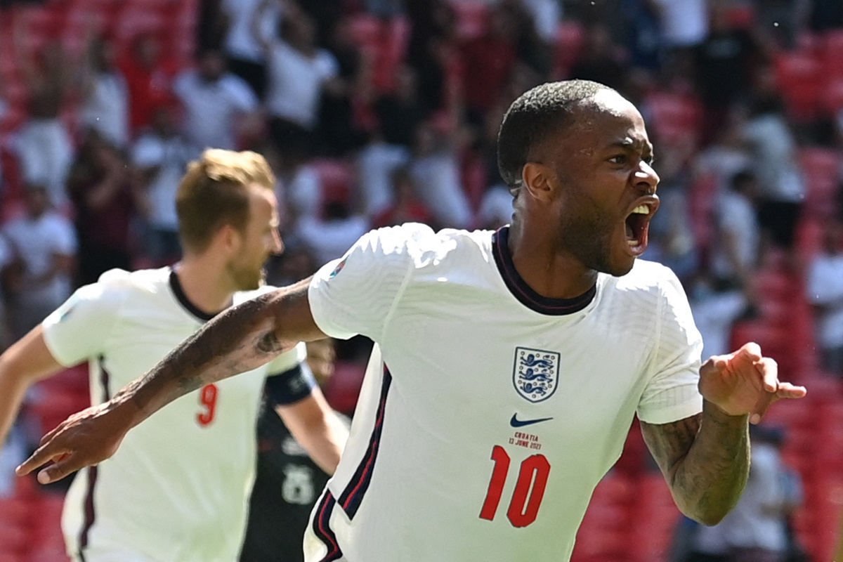 Raheem Sterling en festejo de gol (AFP)