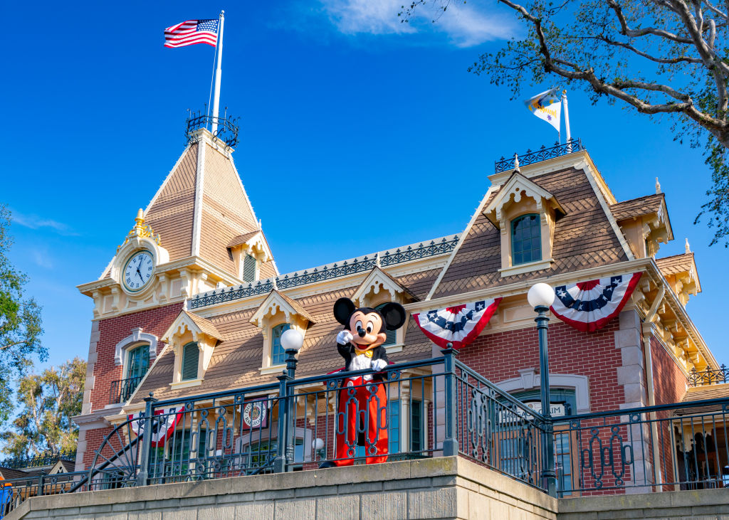 Disneyland Resort abre sus puertas para el público en general tras reapertura total en California. / Getty Images.