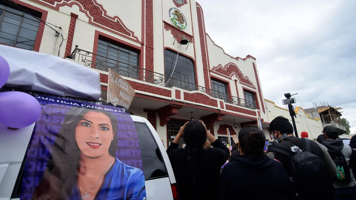 Exigen justicia por feminicidio de doctora Beatriz y detienen a policías