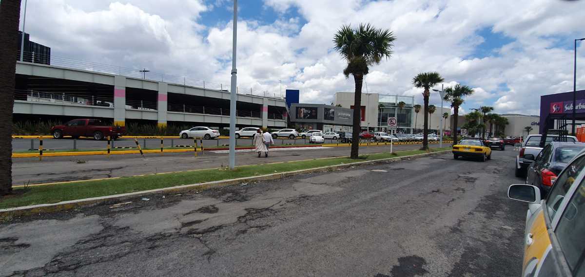 Roban 120 mil pesos de tienda departamental dentro de plaza de Zapopan (Juan Carlos Munguía)