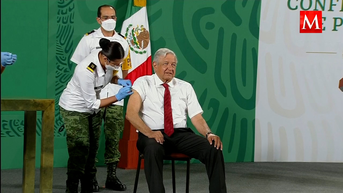 AMLO recibe segunda dosis de vacuna anticovid de AstraZeneca