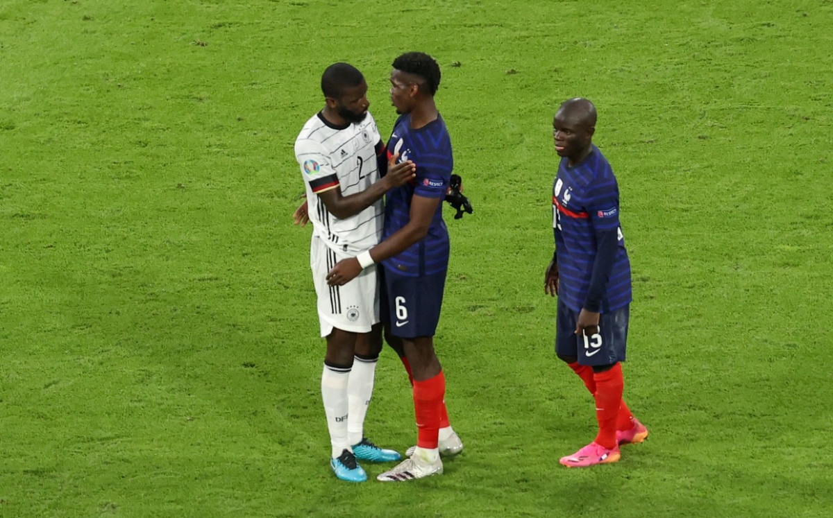 Antonio Rüdiger y Paul Pogba en Eurocopa 2021 (AFP)