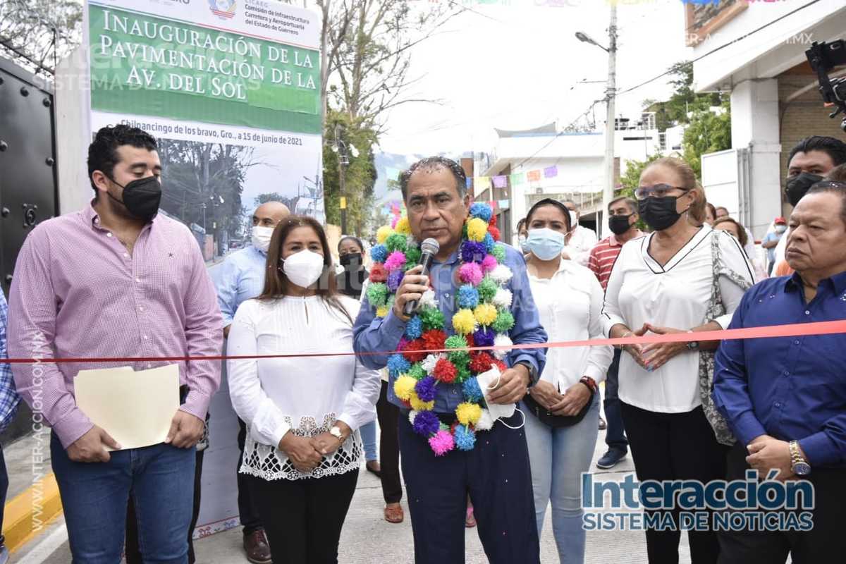 Astudillo inauguró una calle que beneficiará a las familias de la capital. (Rogelio Agustín)
