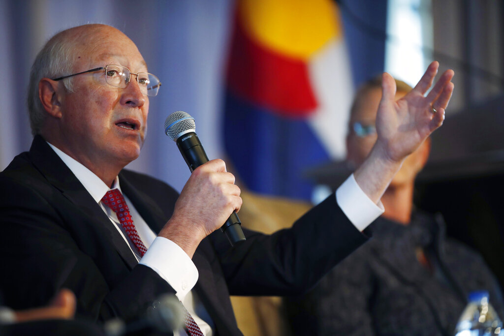 Ken Salazar fue nominado por Joe Biden como embajador de EU en México. (AP)