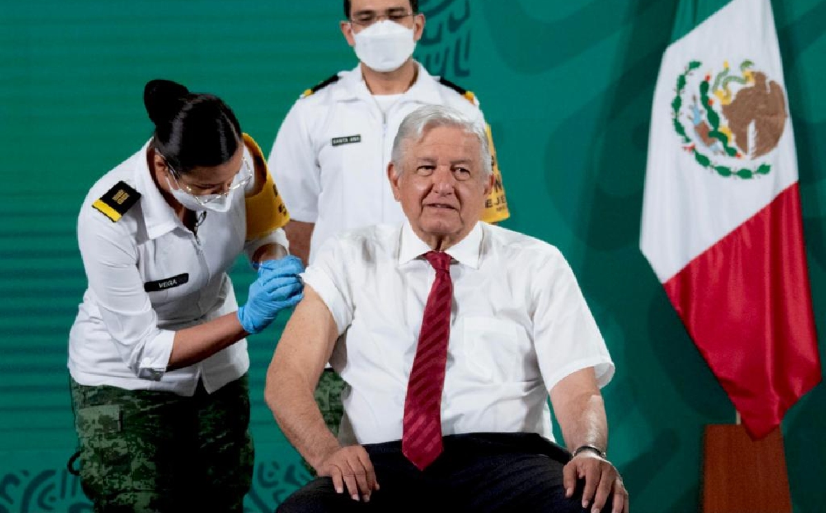El Presidente recibió su segunda dosis de la vacuna anticovid de AstraZeneca. (Cortesía)