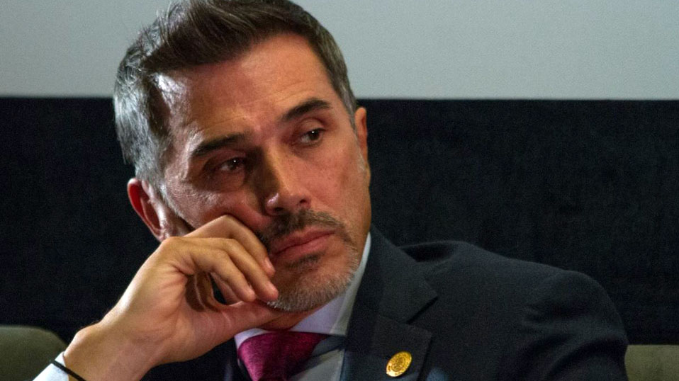 Sergio Mayer critica a Hugo López-Gatell por despedida de conferencias