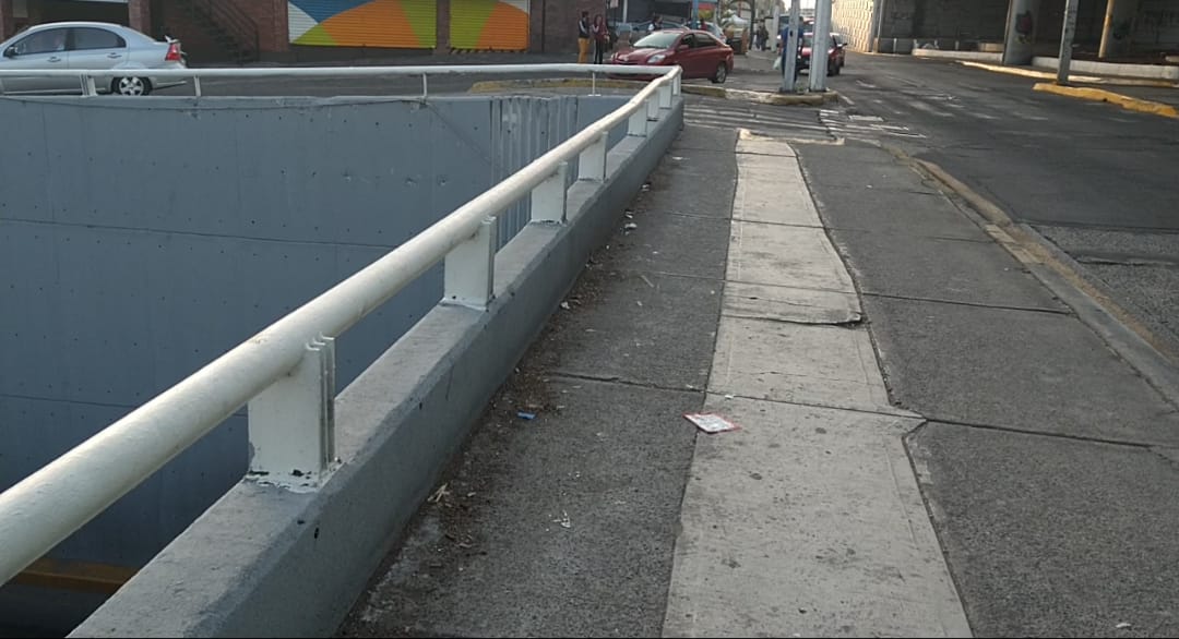 Detallan que la altura de la estructura tubular que se colocó en este punto no es suficiente. (Roberto Hurtado)
