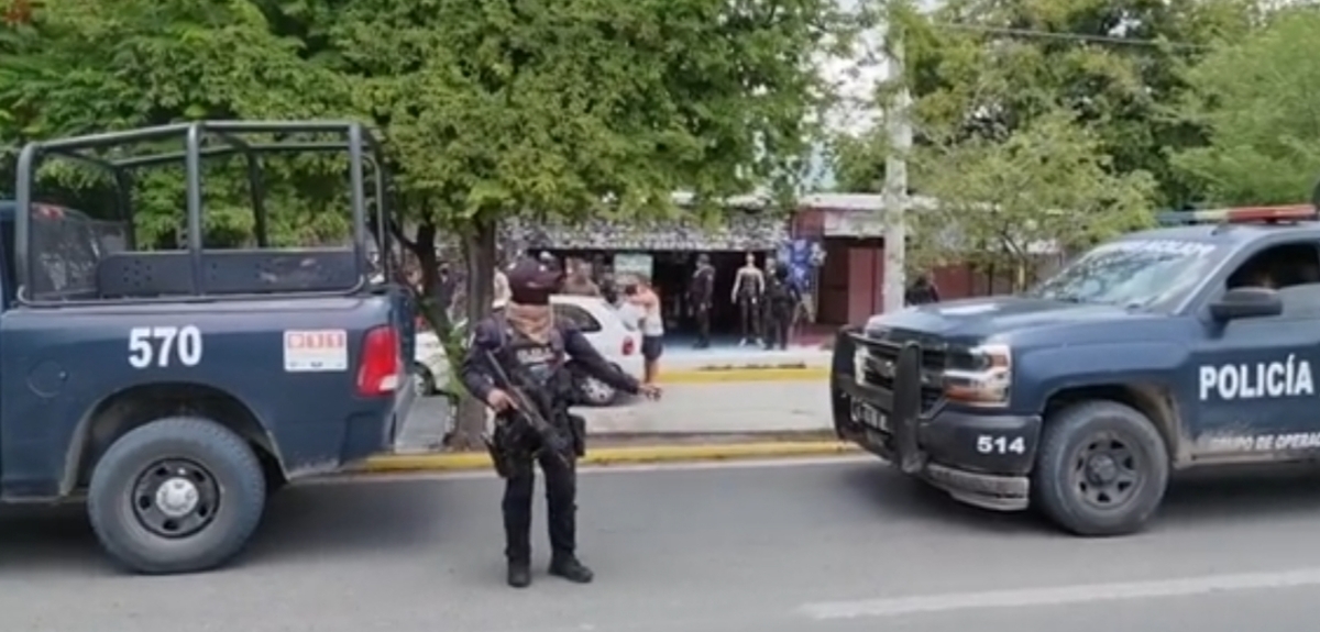 Elementos de seguridad acordonaron el área. (Rogelio Agustín Esteban)