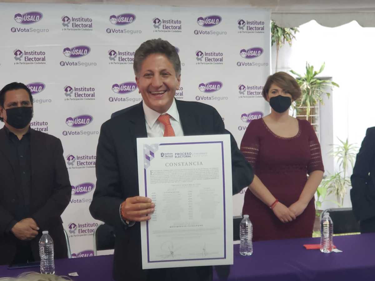 Juan José Frangie, recibió su Constancia de Mayoría. (Diana Barajas)